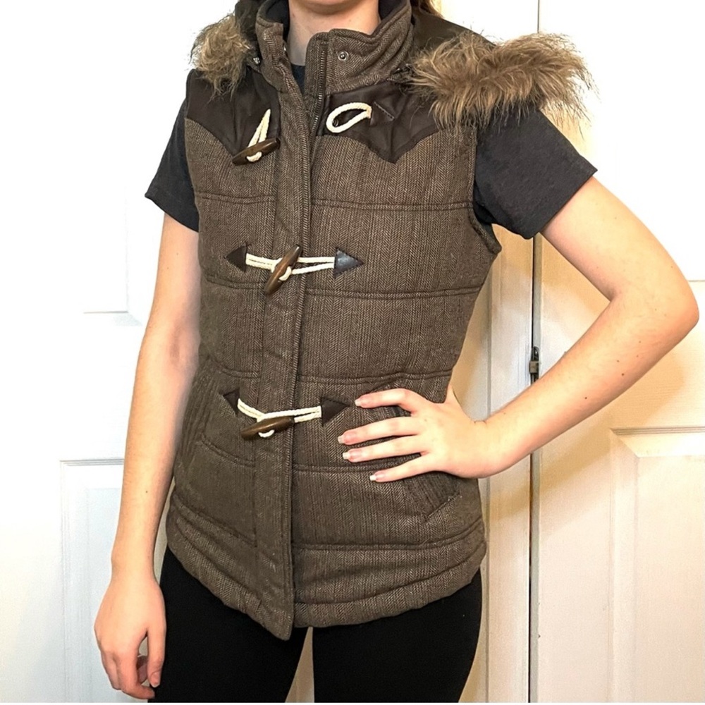 Ci Sono Brown Vest with Faux Fur and Toggle Closures